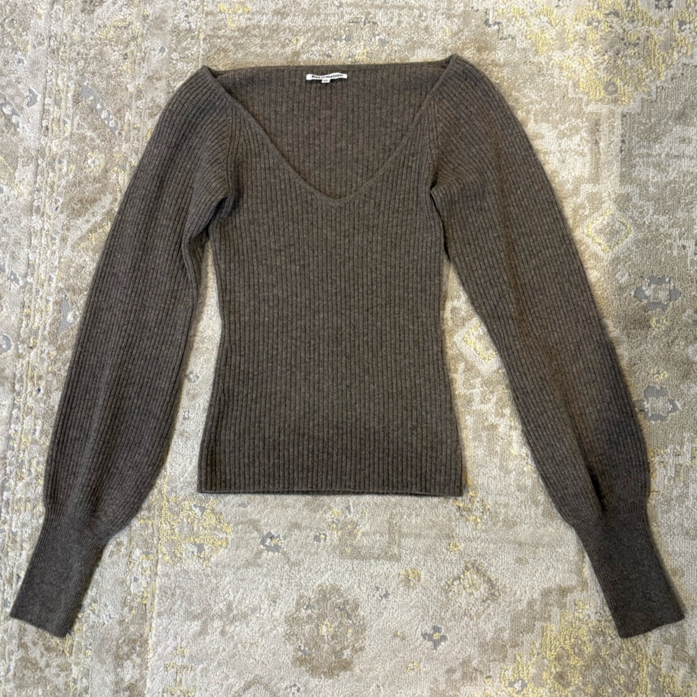 Reformation Hart Cashmere Sweater in the color Cocoa Brown size XS - Picture 2 of 10